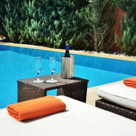 מלון Korina Gallery 4*