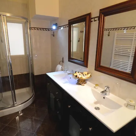 Korina Gallery 4* ואטי