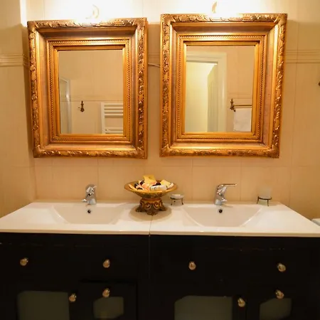 Korina Gallery מלון ואטי