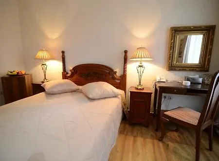 Korina Gallery ואטי